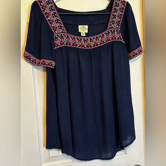 St. John’s Bay Navy Blue Embroidered Boho Peasant Top Size M - Picture 4 of 8